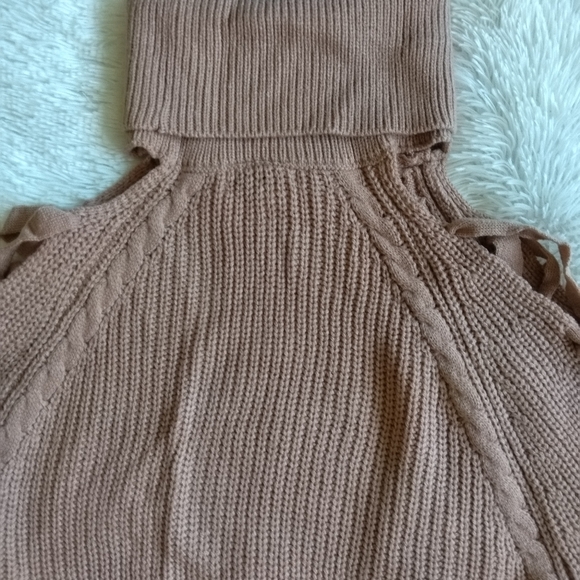 New Sz S/M cable knit turtle neck crop crisscross sleeves cold shoulder sweater - Picture 12 of 14
